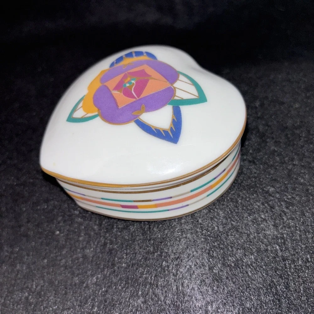 Sigma Taste Setter Japan‎ Limelight By Minilla Porcelain Heart Trinket Box RARE